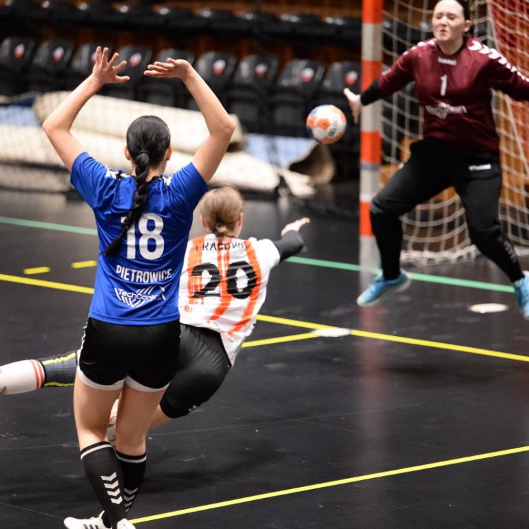 Cracovia vs. Start Pietrowice Wielkie 35:32 (20:18; 15:14)